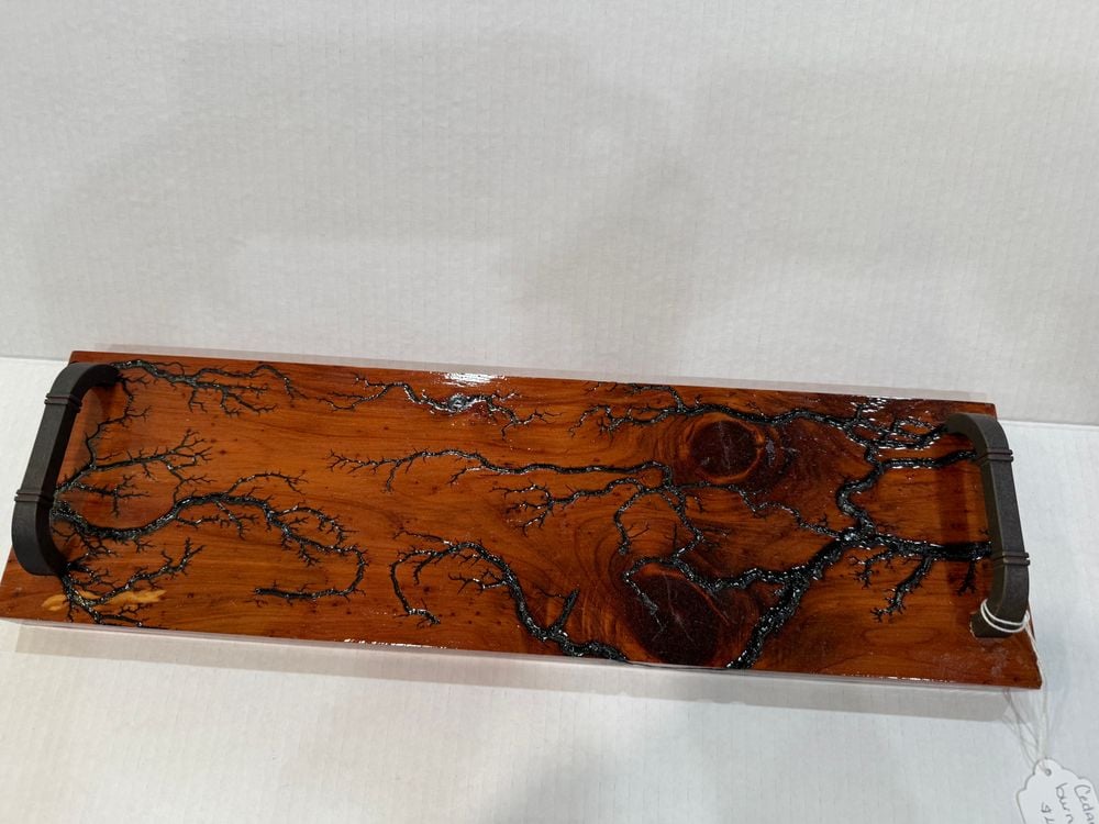 Lightning w/fine line cedar tray